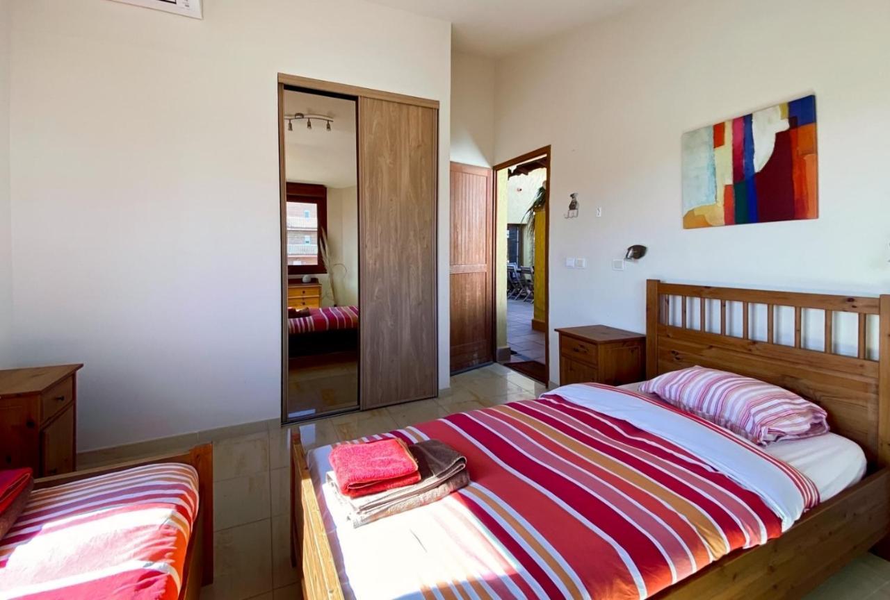 Ampuriahome Hosting 15, Pool & Mooring *